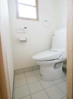 タイル調クッションフロア トイレリフォーム