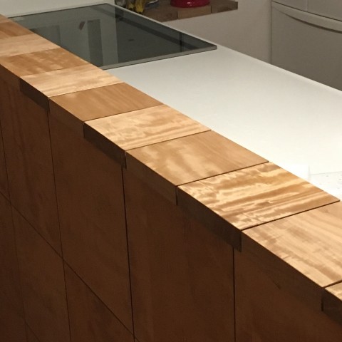 栃無垢材カウンター