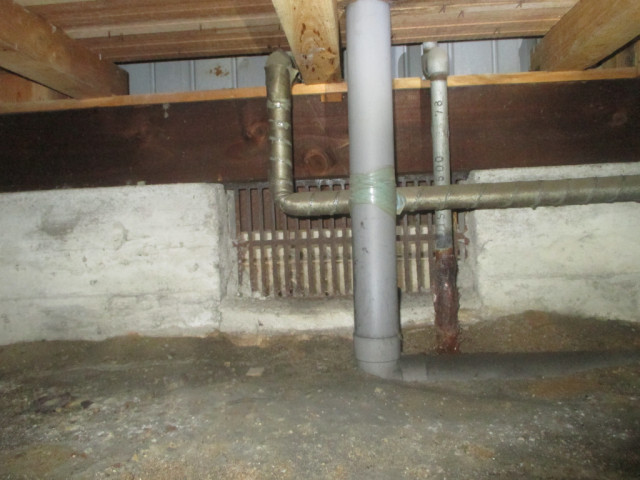 床下　配管1