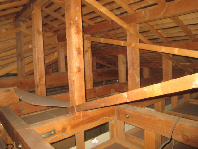 小屋裏（天井裏）調査写真