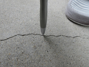 ベランダ床の割れ